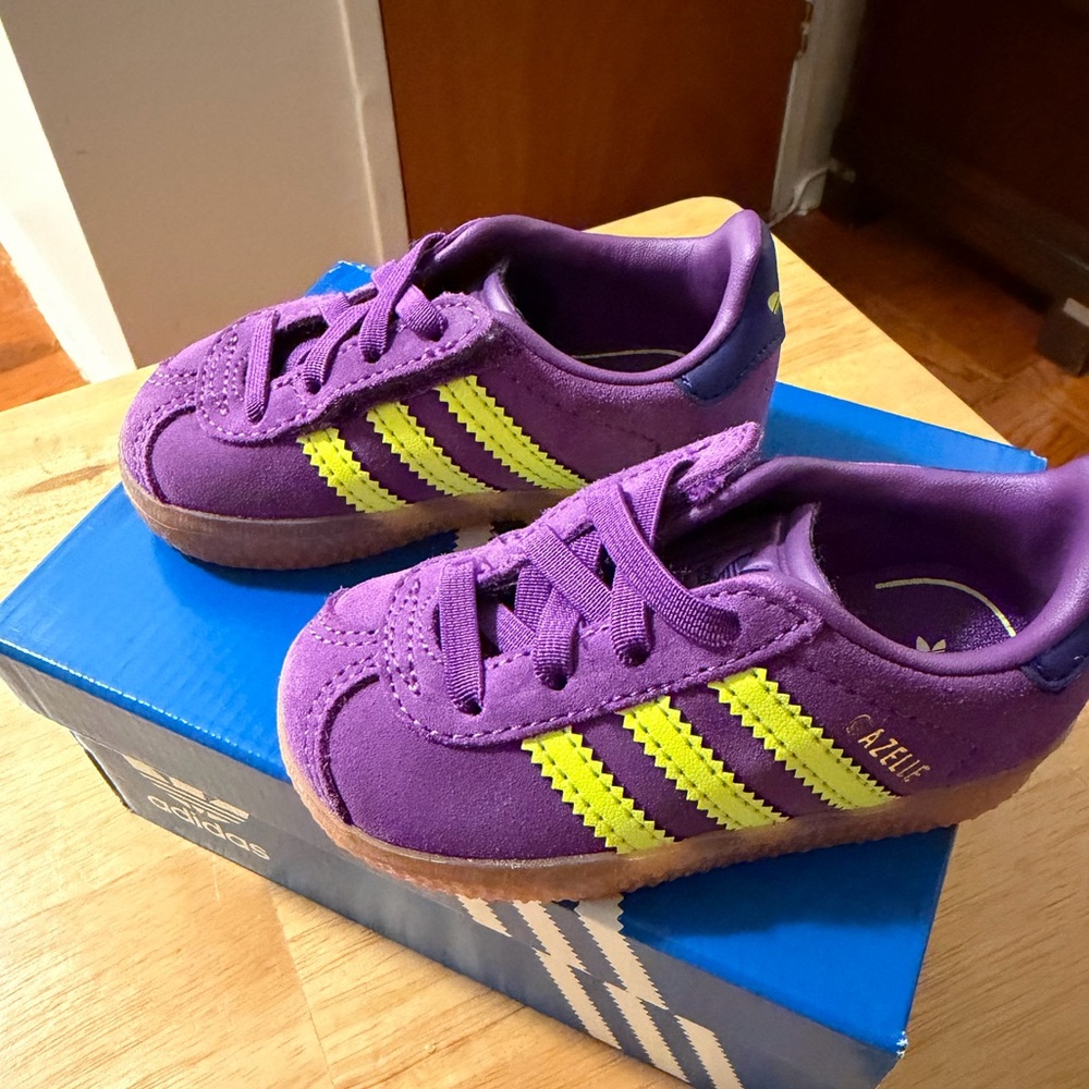 🆕 - Infant Adidas Gazelle Comfort Closure Elastic Laces Sneakers size 5K